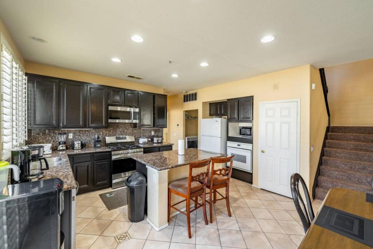 Family-Friendly 4Br Home - Spacious - Great Location Fontana Luaran gambar