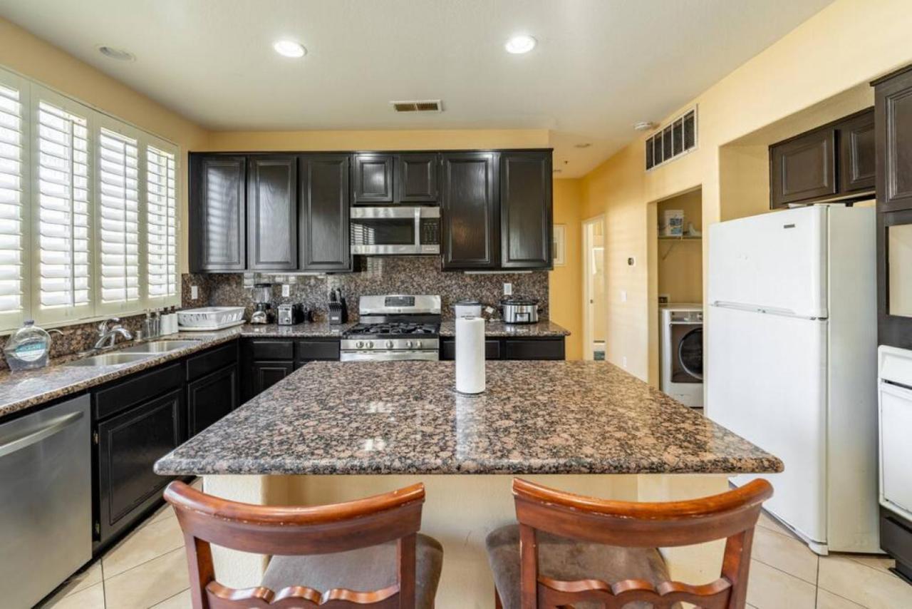 Family-Friendly 4Br Home - Spacious - Great Location Fontana Luaran gambar